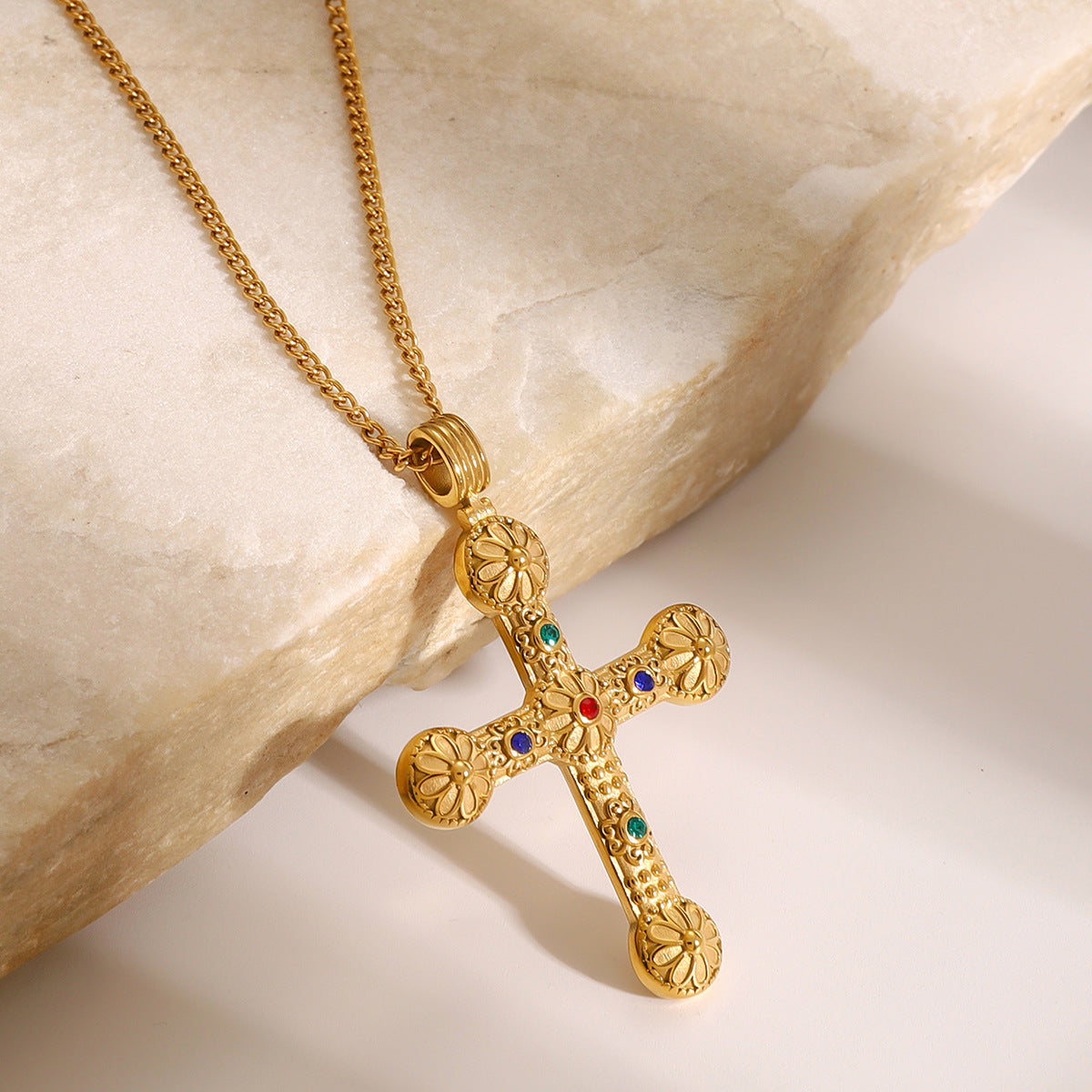 Collana con ciondolo a croce minimalista in acciaio inossidabile con finitura placcata per donna, design geometrico, catena per maglione alla moda