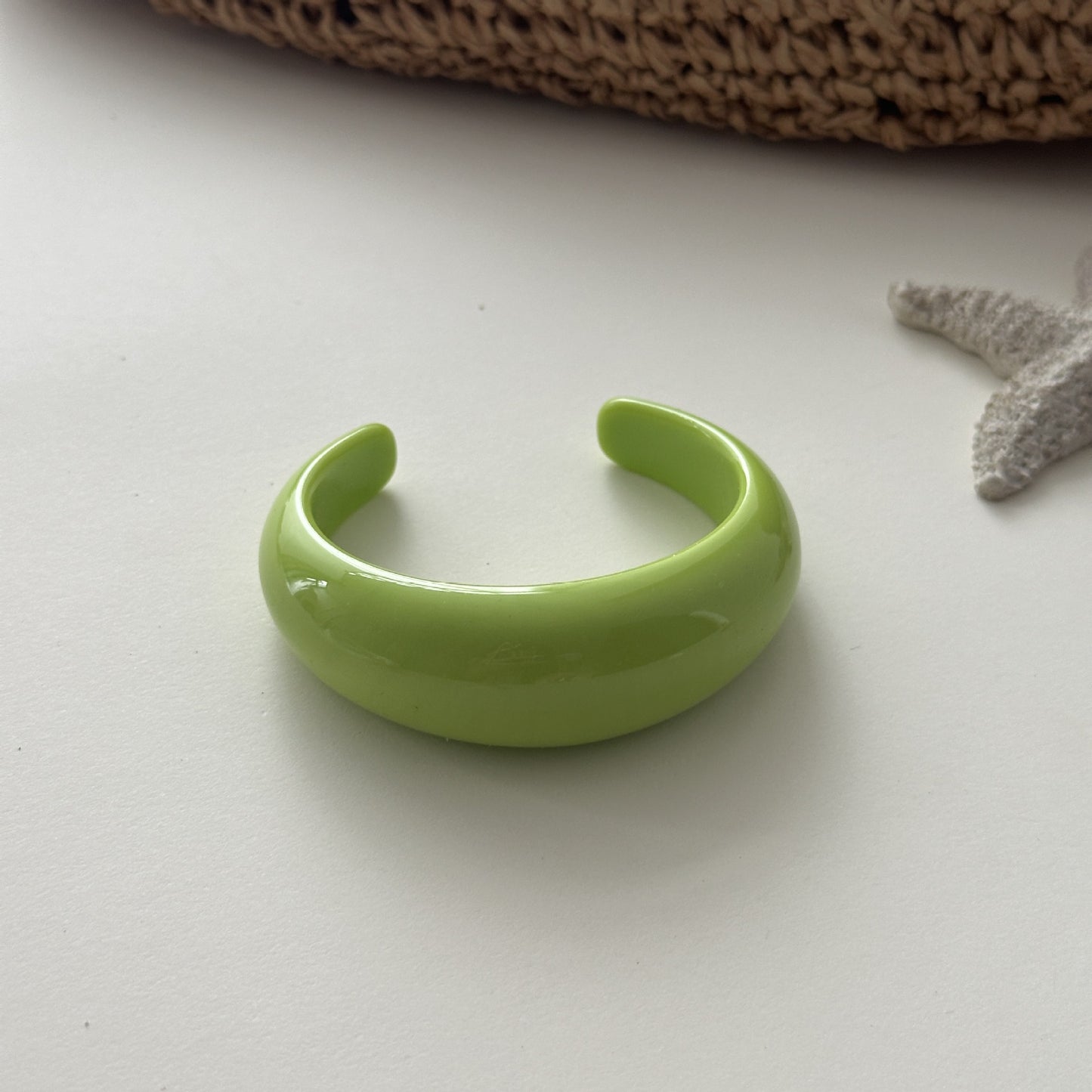 Bracciale rigido in resina geometrico color Macaron placcato irregolare