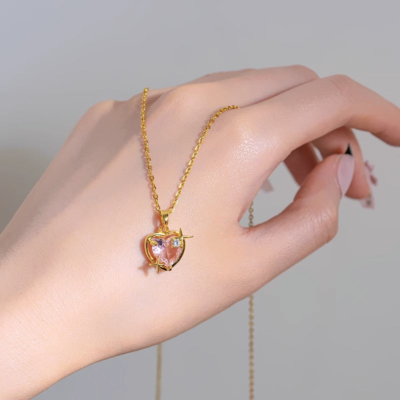 Collana con Ciondolo a Cuore a Forma di Cuore con Strass Rosa, Design Originale, in Acciaio al Titanio con Placcatura in Oro su Catena a O per Uso Unisex