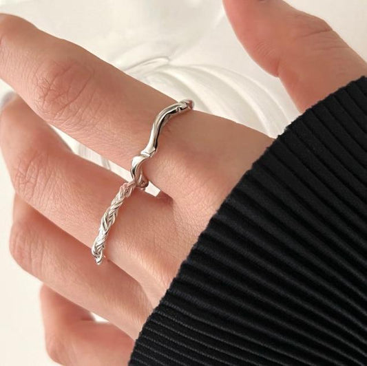 Anello Aperto a Cuore Minimalista da Donna in Argento Sterling 925 con Intarsio in Argento e Accenti Geometrici