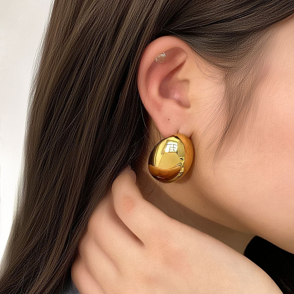 Collana con ciondolo ovale geometrico in acciaio inossidabile lucidato placcato oro 18 carati da donna