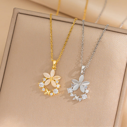 Minimalist Floral Pendant Necklace for Women in Titanium Steel with Vacuum Plating, Snake Chain, Geometric Design, Delicate Clavicle Chain