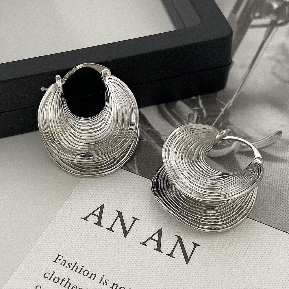 Aretes Geométricos Minimalistas de Cobre con Acabado Chapado para Mujer Pendientes Modernos y Versátiles