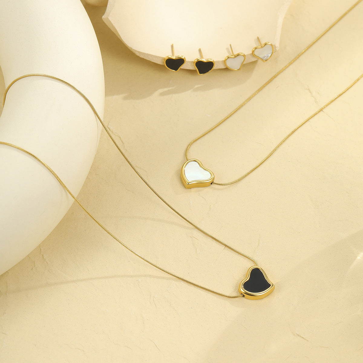Set Collana e Orecchini da Donna Lusso Minimalista in Acciaio Inossidabile Placcato Oro a Forma di Cuore Stile Francese