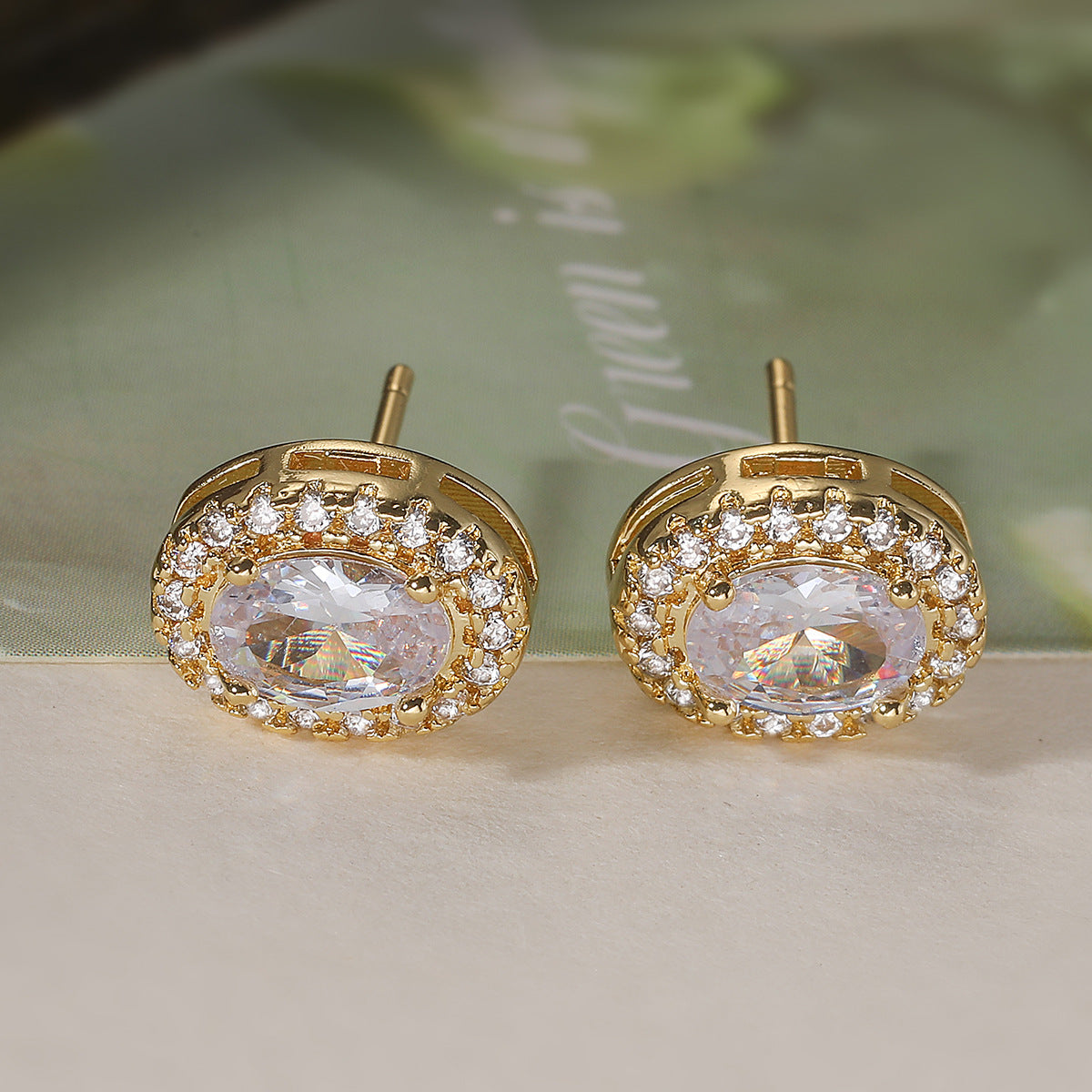 Orecchini a perno geometrici ovali minimalisti in zirconia color rame con placcatura in oro da donna