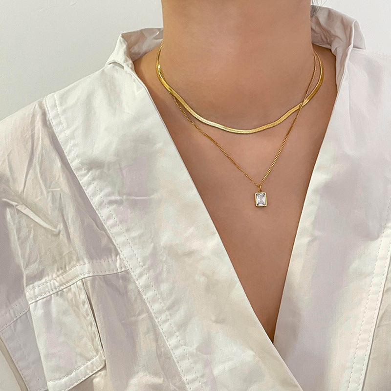 Collar minimalista geométrico de doble capa con cadena de serpiente para mujer, hecho de acero inoxidable con acabado chapado