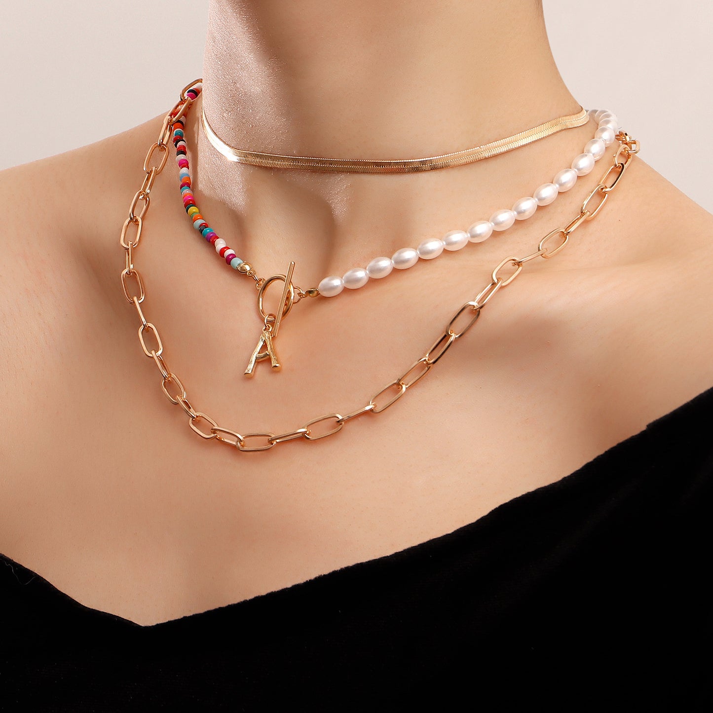 Bohemian Style Geometric Pendant Necklace for Women with Alloy Chain and Electroplated Finish