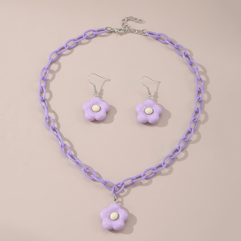 Collar con colgante de lazo acrílico minimalista color caramelo para niños con acabado esmaltado y cadena de cuentas