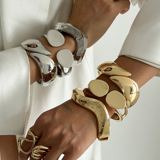 Punk Style Water Drop Shaped Alloy Bracelet with Electroplating Finish for Women