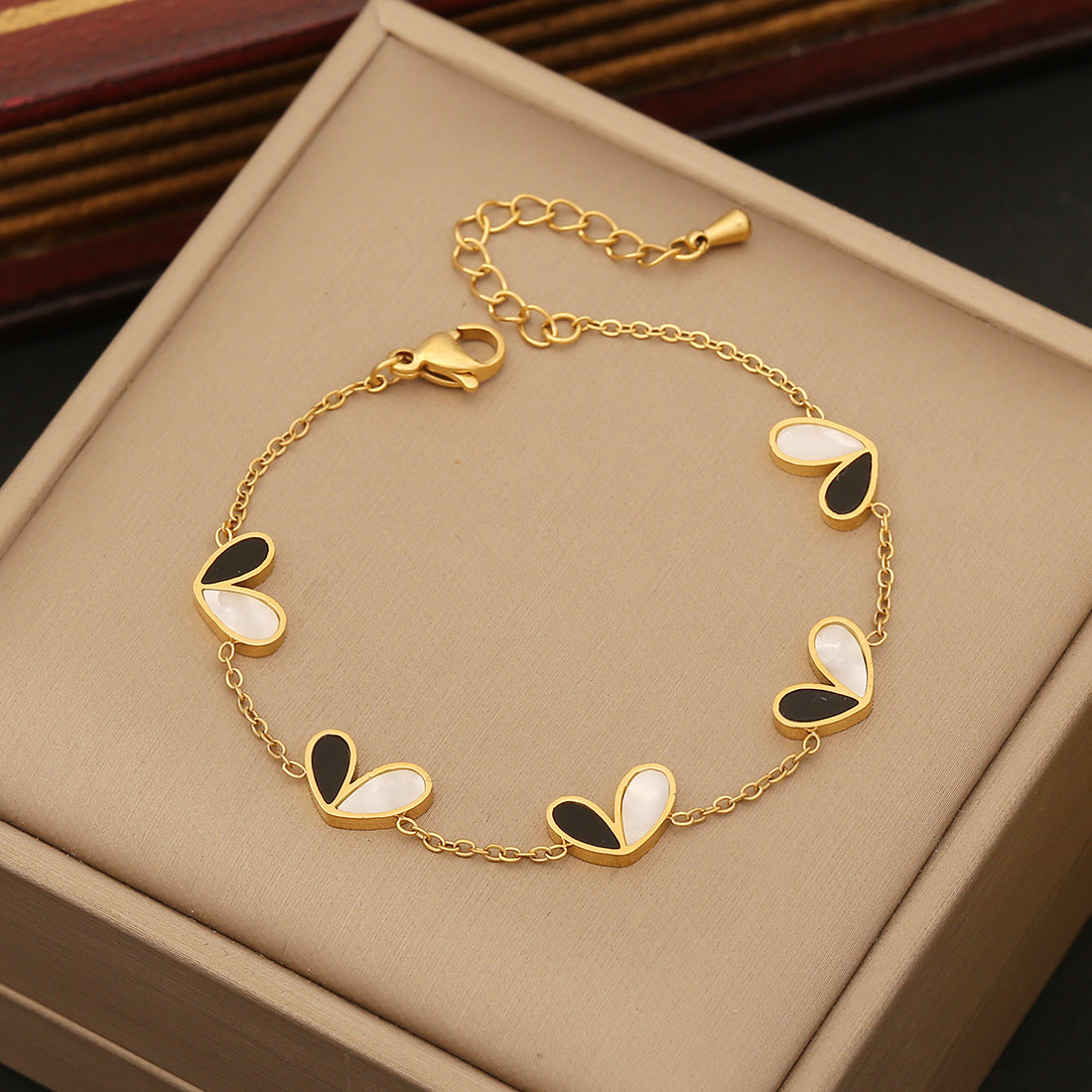 Set di collana alla moda in acciaio inossidabile a forma di cuore con pendente in stile abalone bianco e nero su catena O per donna