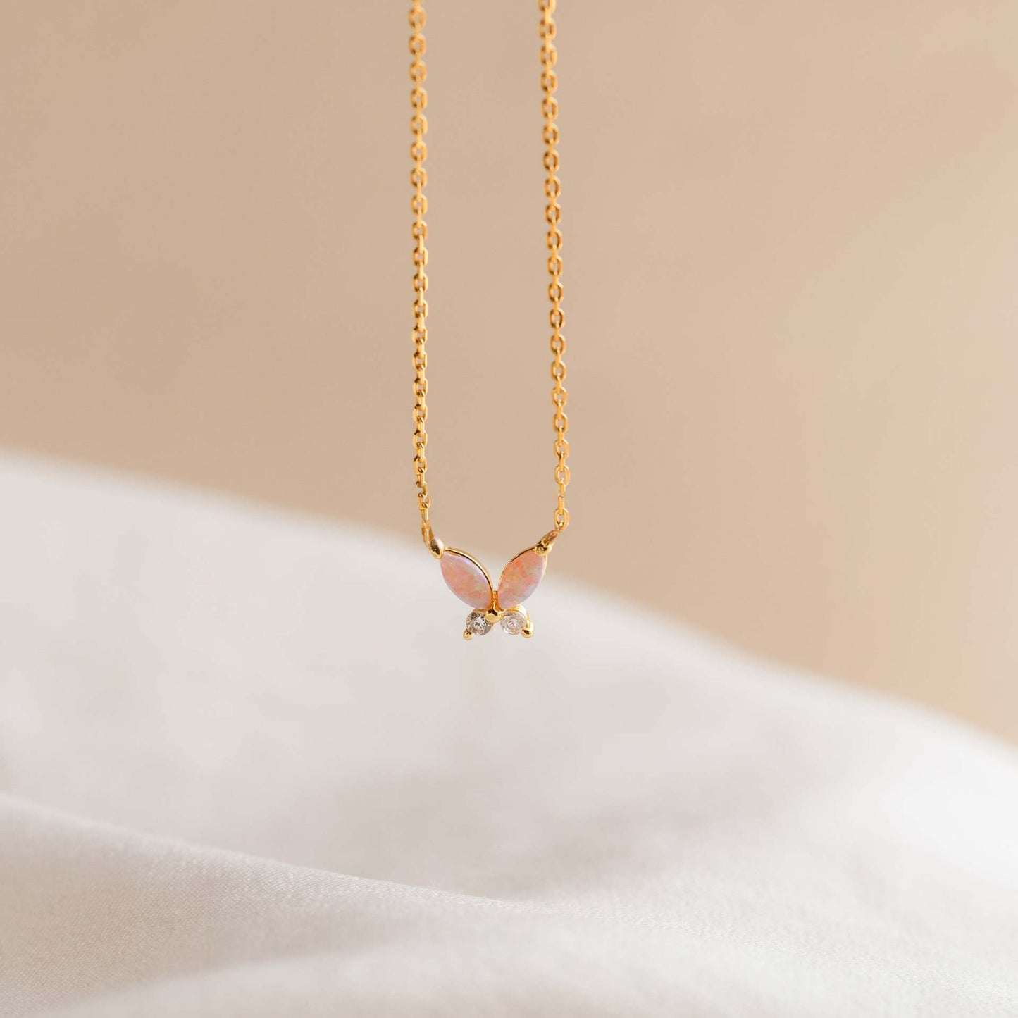 Butterfly-Shaped Titanium Steel Necklace with Rhinestone Inlay for Women, Pink-Toned Fashionable Pendant Necklace