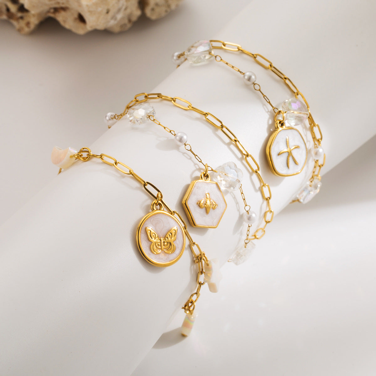 Bracciale da donna vintage a forma di farfalla, stella e luna, in acciaio inossidabile con intarsi in conchiglia, galvanizzato, gioielli minimalisti per tutti i giorni