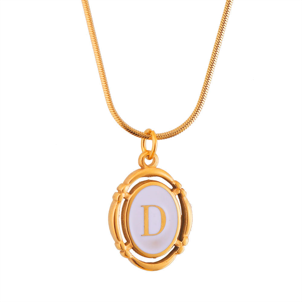 Collana con Pendente Ovale Minimalista a Forma di Lettera in Acciaio al Titanio Placcato Oro con Finitura Smaltata Unisex