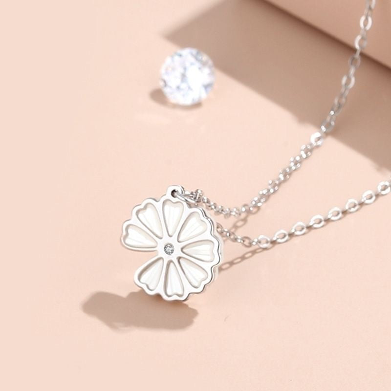 Minimalist Elegant Titanium Steel Plated Daisy Flower Necklace for Women and Men