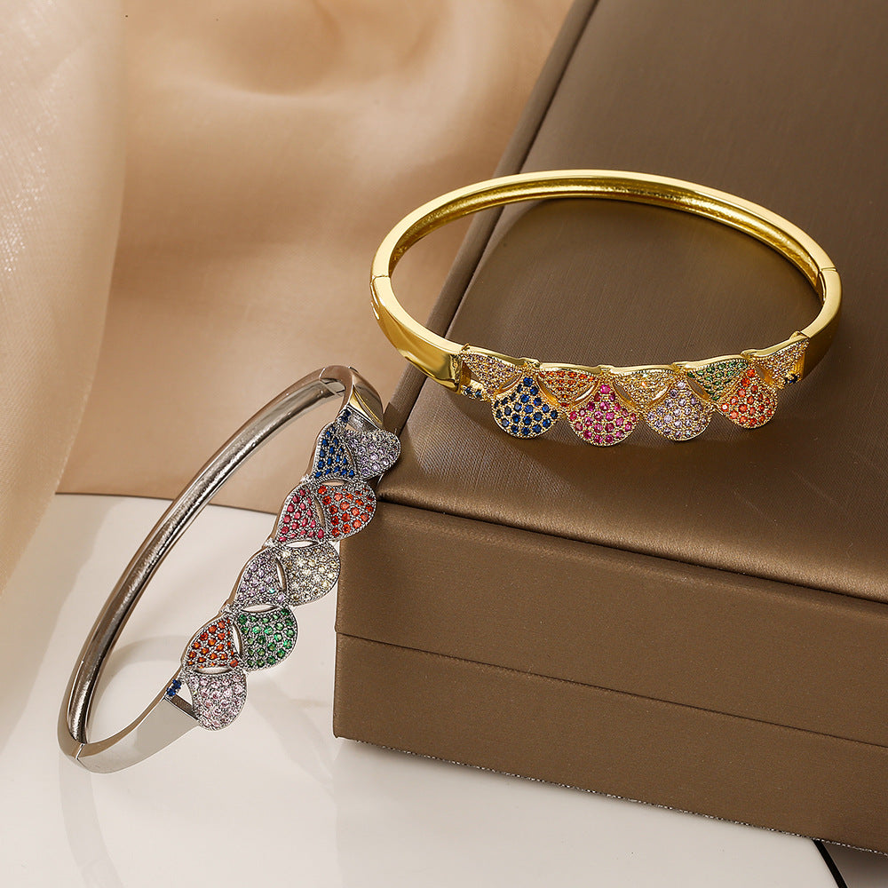 Bracciale in Rame Stile Vintage dalla Forma Irregolare, Placcato Oro Vero e con Intarsi di Zirconi Colorati, da Donna