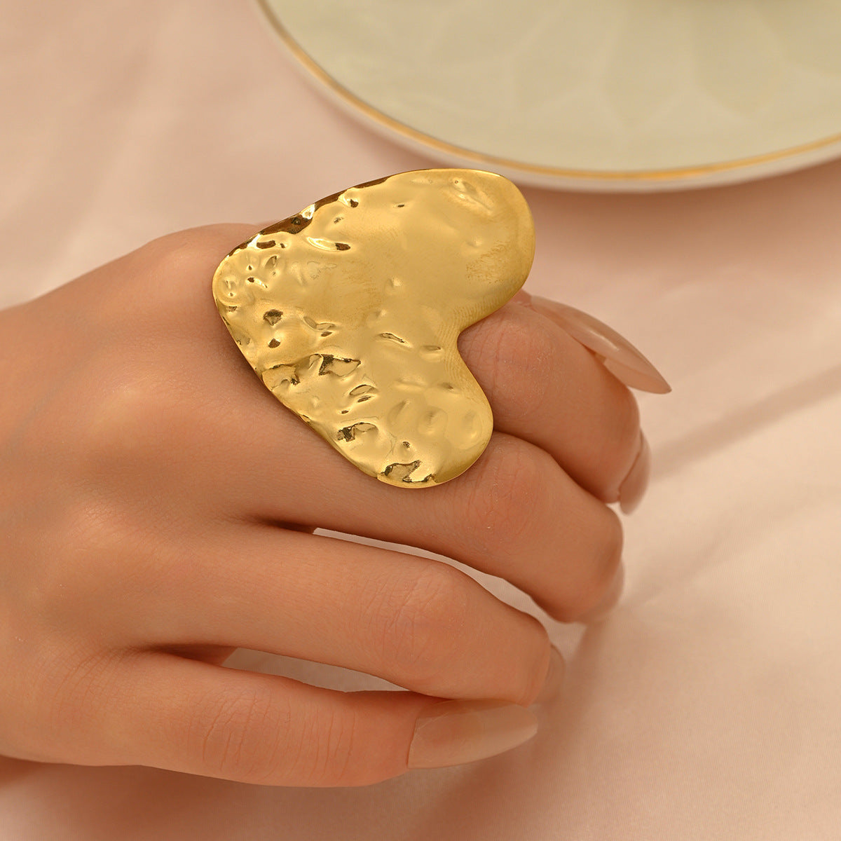 Anello aperto regolabile da donna a forma di cuore geometrico in lega di zinco con finitura placcata