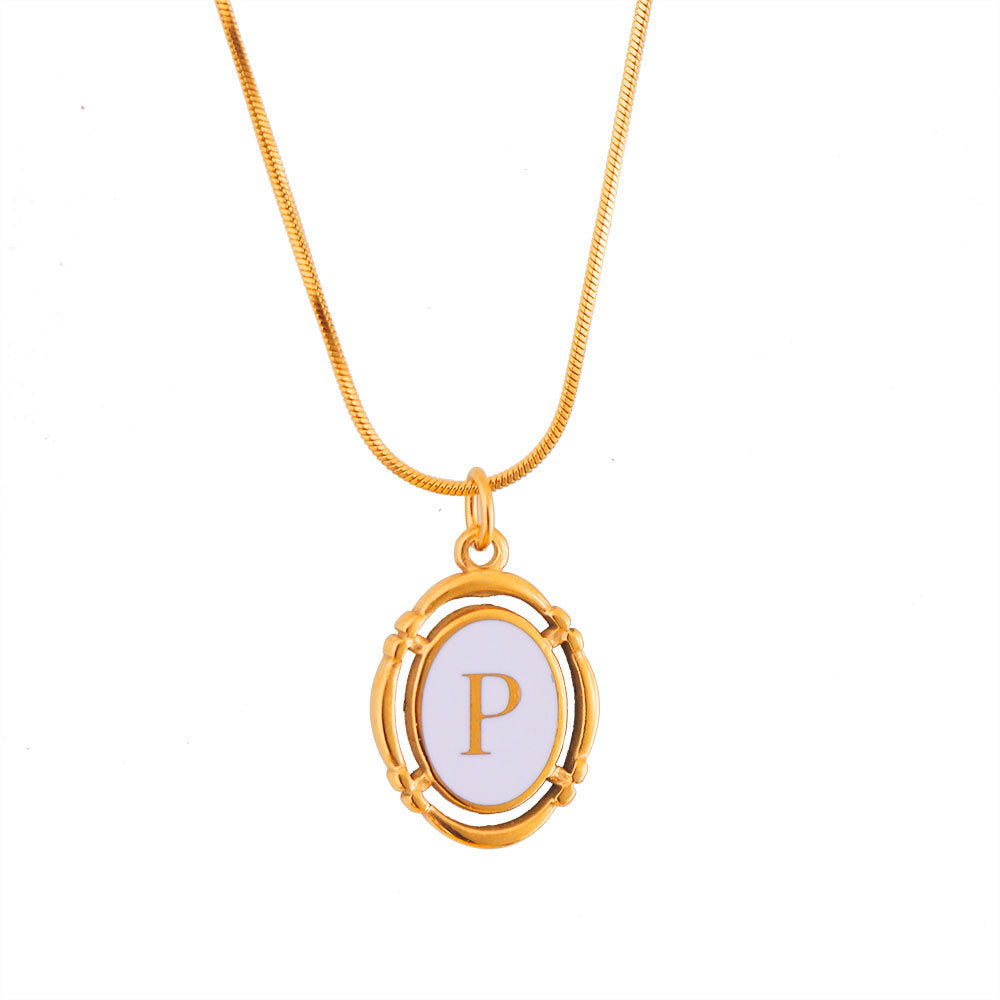 Collana con Pendente Ovale Minimalista a Forma di Lettera in Acciaio al Titanio Placcato Oro con Finitura Smaltata Unisex