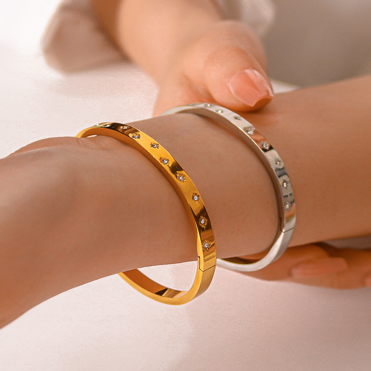 INS Style Irregular Eight-Pointed Star Cuff Bracelet in Stainless Steel with Rhinestone Inlay and Plated Finish
