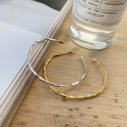 Bracciale da donna in argento sterling 925 con forma irregolare minimalista e superficie texturizzata