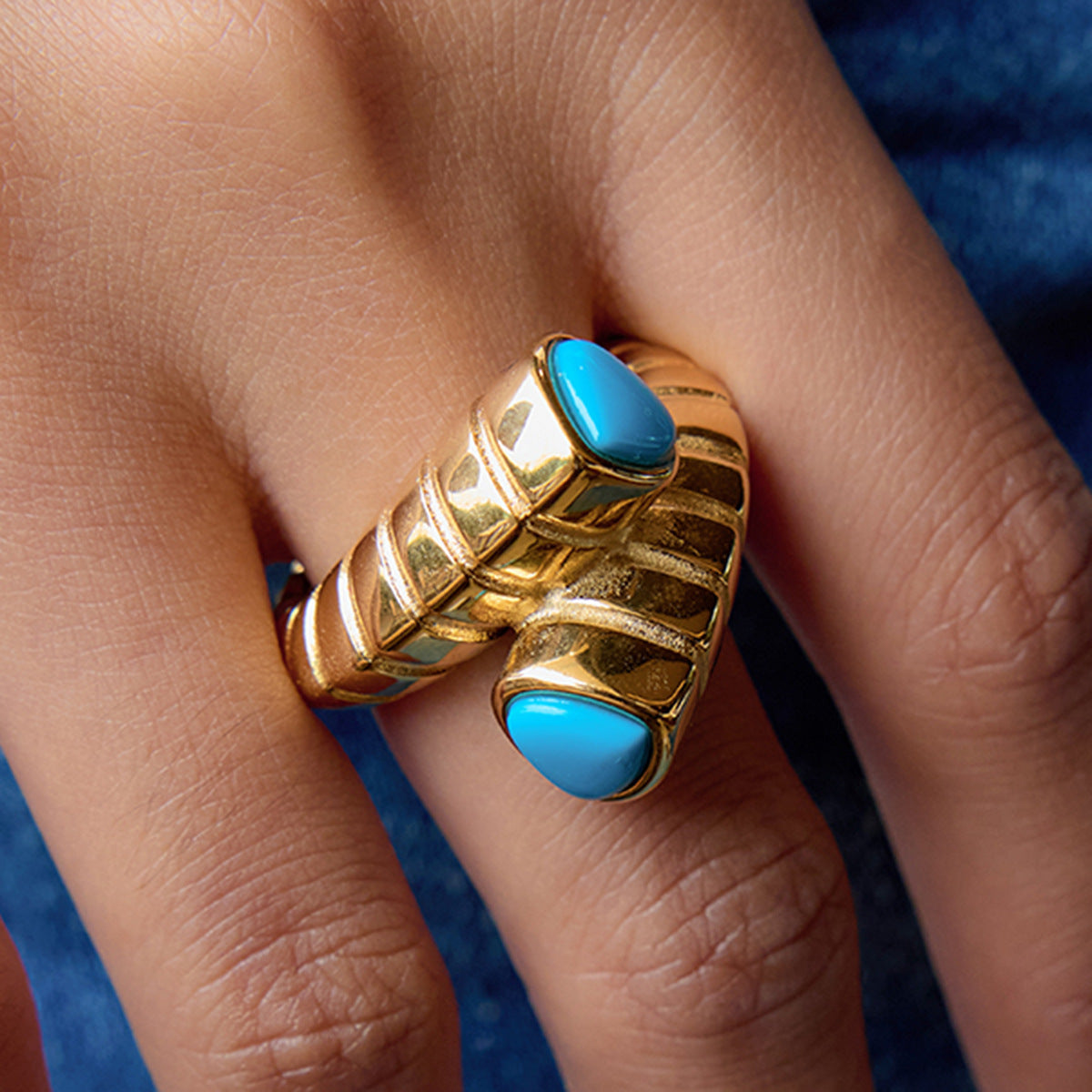 Anillo de Acero Titanio Incrustado con Turquesa Vintage para Mujer Forma Geométrica Electrochapado Hipoalergénico Accesorio de Moda