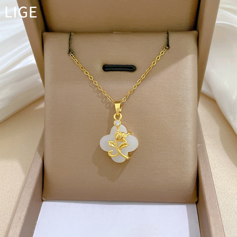 Natural Fresh Sweet Four-Leaf Clover and Rose Pendant Necklace for Women in Titanium Steel with Micro-Pave Rhinestone Accents on Clavicle Chain