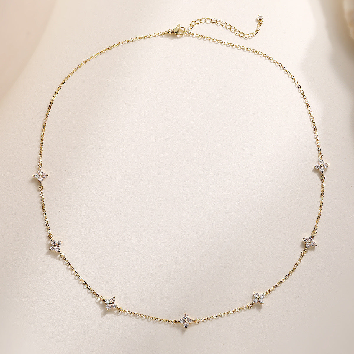 Minimalist Luxury Gold Plated Brass Micro-inlay Cubic Zirconia Floral Geometric Pendant Necklace for Women