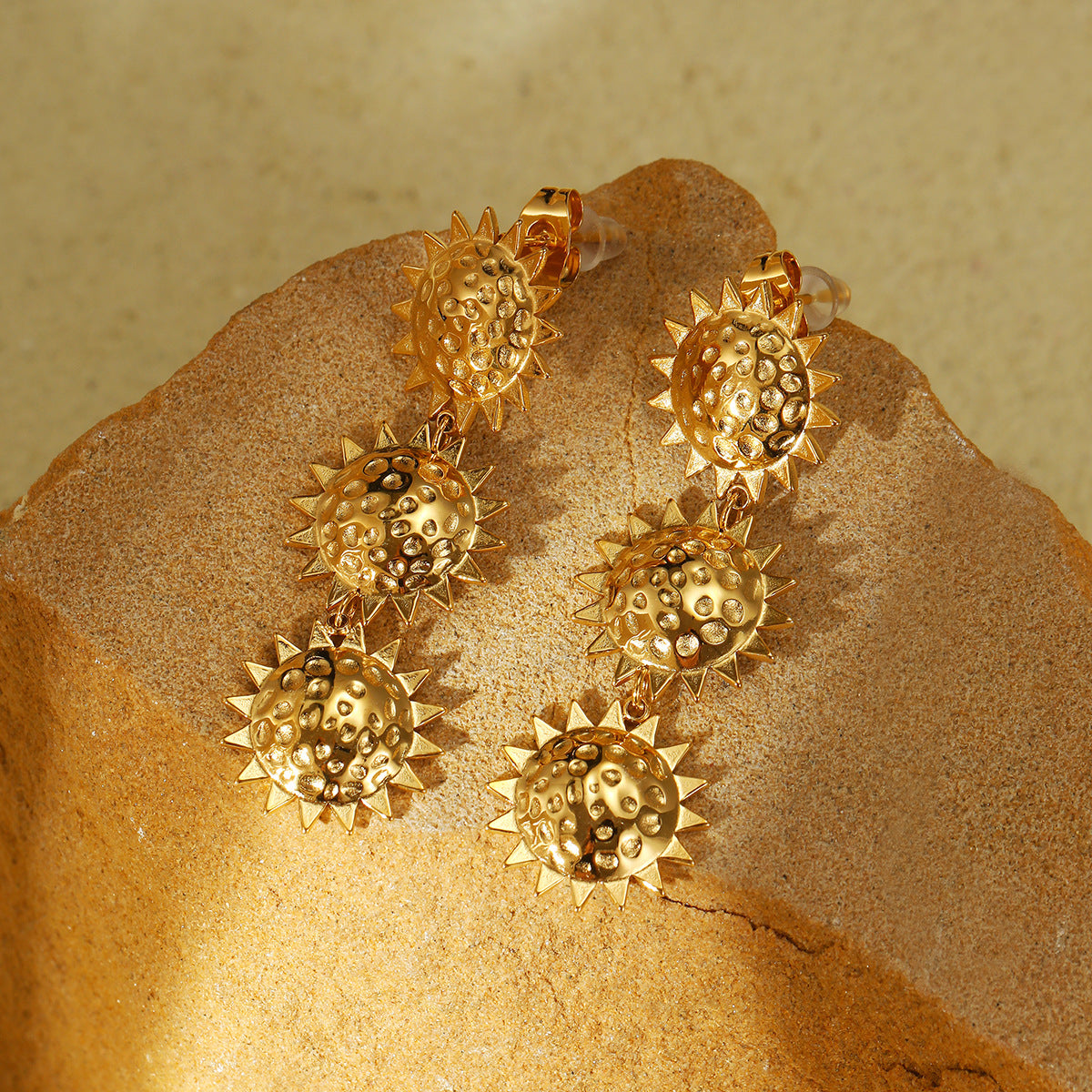 Pendientes de acero de titanio con forma de girasol de moda para mujer con acabado chapado y elegante diseño floral