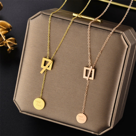 Collana in acciaio titanio da donna con ciondolo a cuore geometrico minimalista con finitura placcata