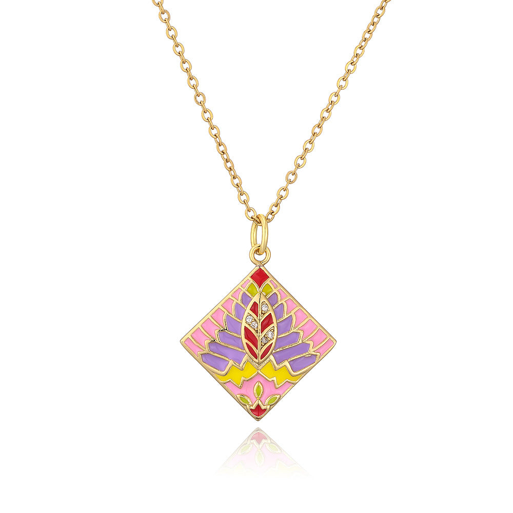 Collana con ciondolo geometrico bohémien da donna con base in rame placcata in oro vero e zirconi micro-incastonati