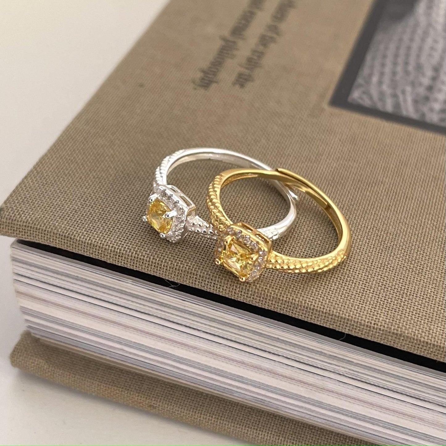 Anillo Minimalista de Plata de Ley 925 con Corazón, Geométrico a Rayas y Circonitas Cúbicas