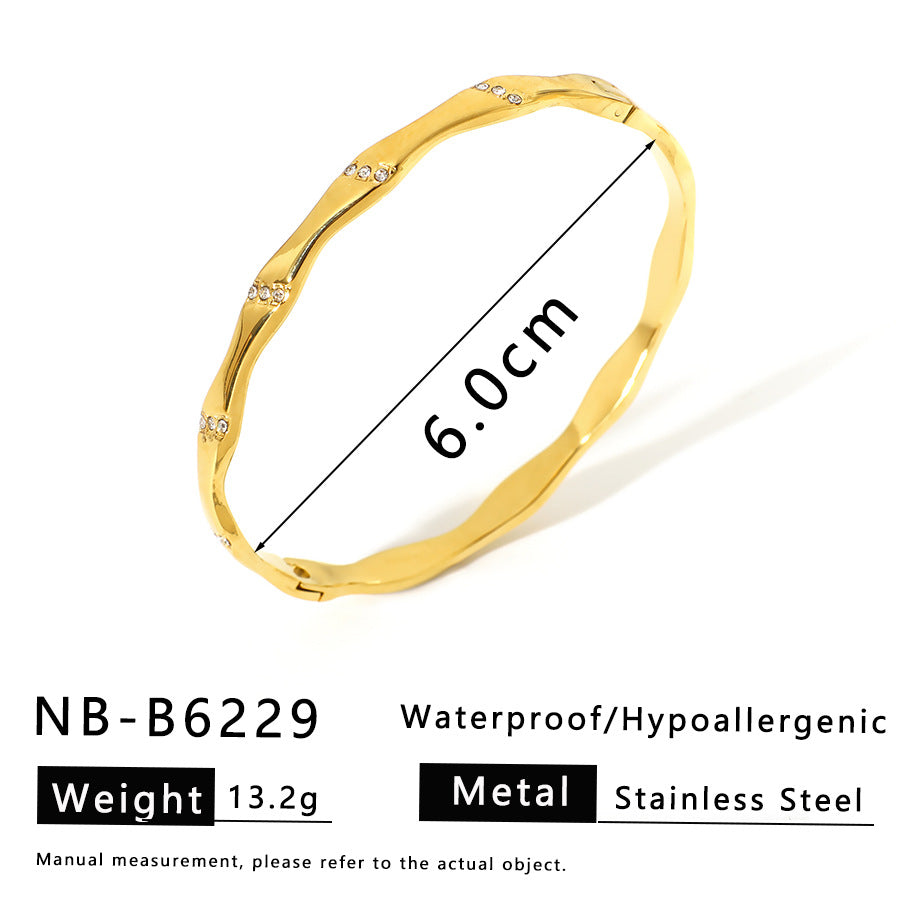 Bracciale Minimalista da Donna a Giunzione di Bambù Stellata in Acciaio Inossidabile con Placcatura Sottovuoto in Oro 18K Design Geometrico