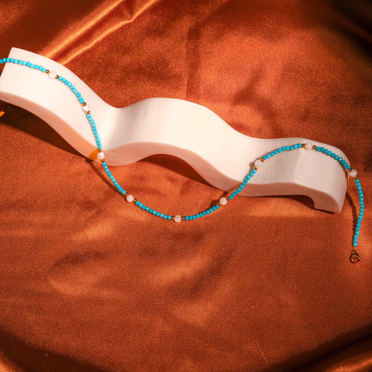 Collar con colgante de corazón de turquesa con cuentas de acero inoxidable chapado en oro de 18 quilates para mujer