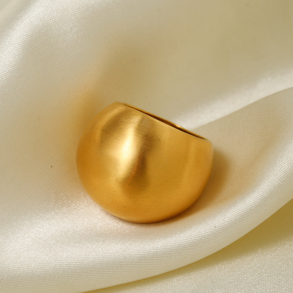 Anello da donna minimalista geometrico in acciaio inossidabile opaco spazzolato con placcatura in oro 18 carati