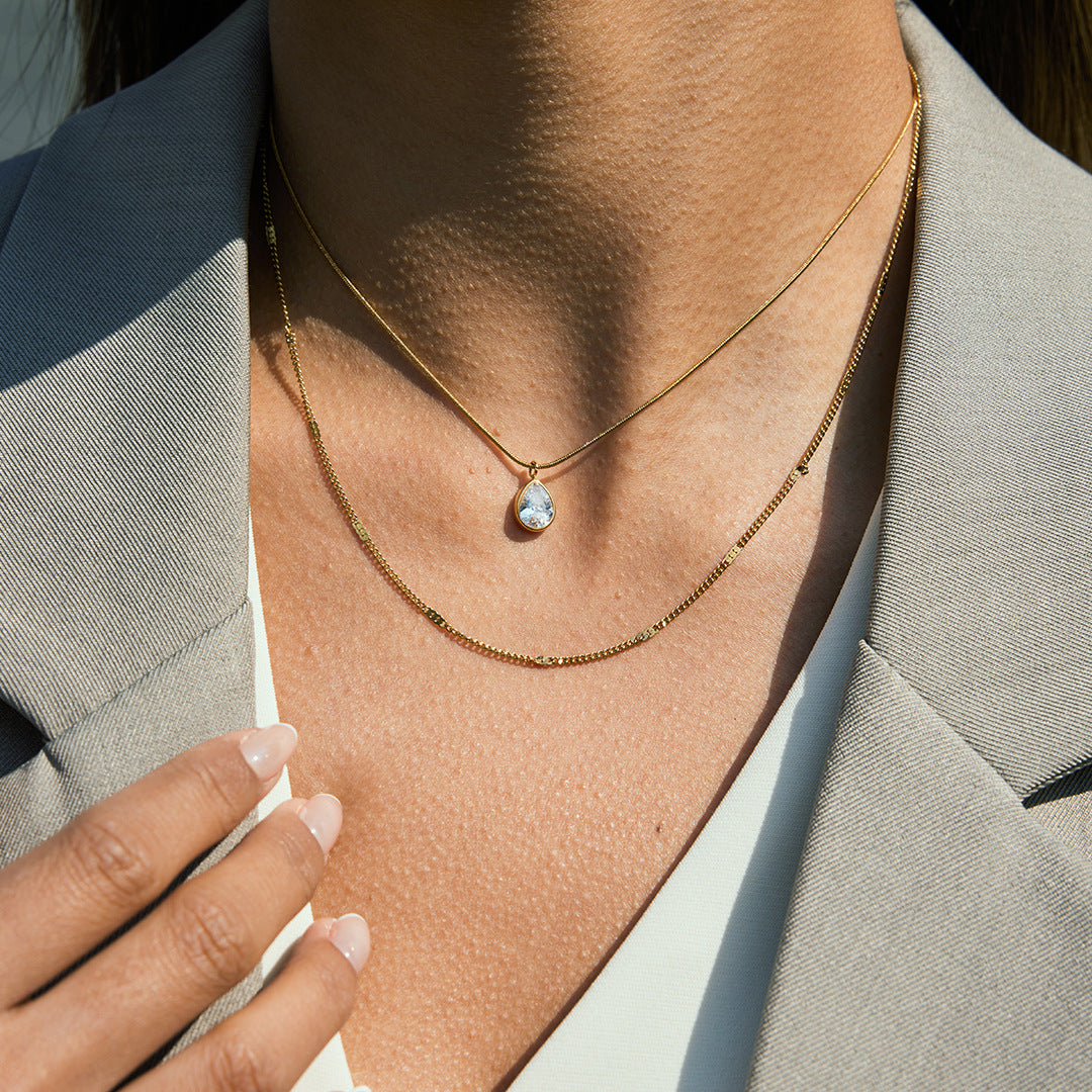 Collana pendente a triangolo geometrico da donna in acciaio al titanio con placcatura PVD in oro 18 carati catena in acciaio inossidabile