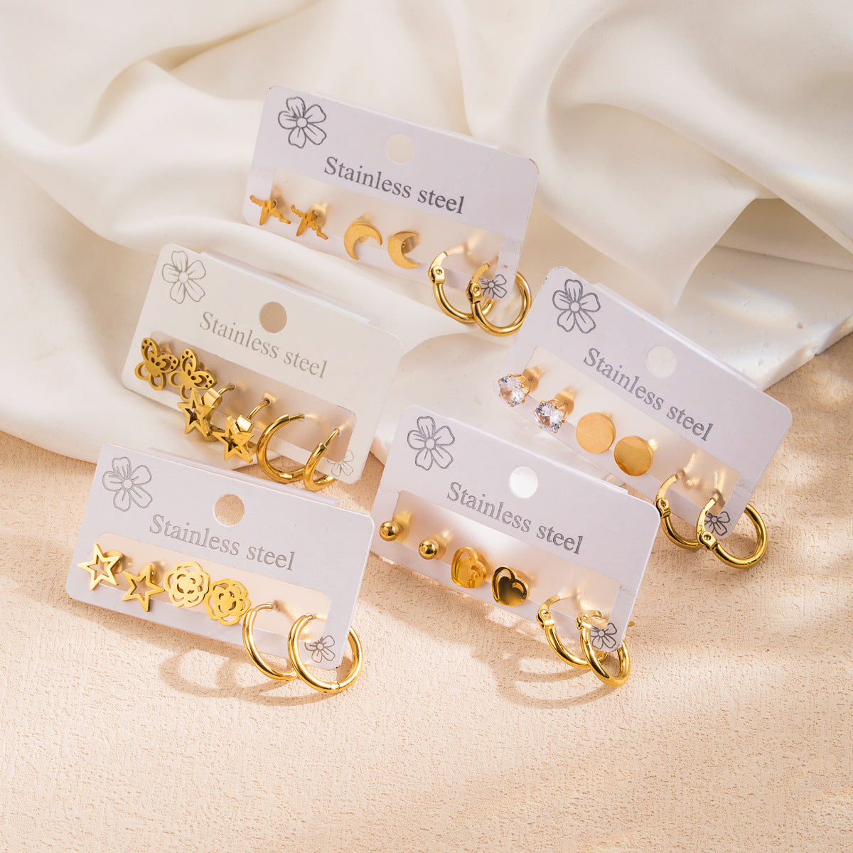 Orecchini a Cerchio da Donna in Acciaio Inossidabile Placcato Oro 18K, con Motivo Geometrico, Luna e Stella, Stile Dolce e Cool