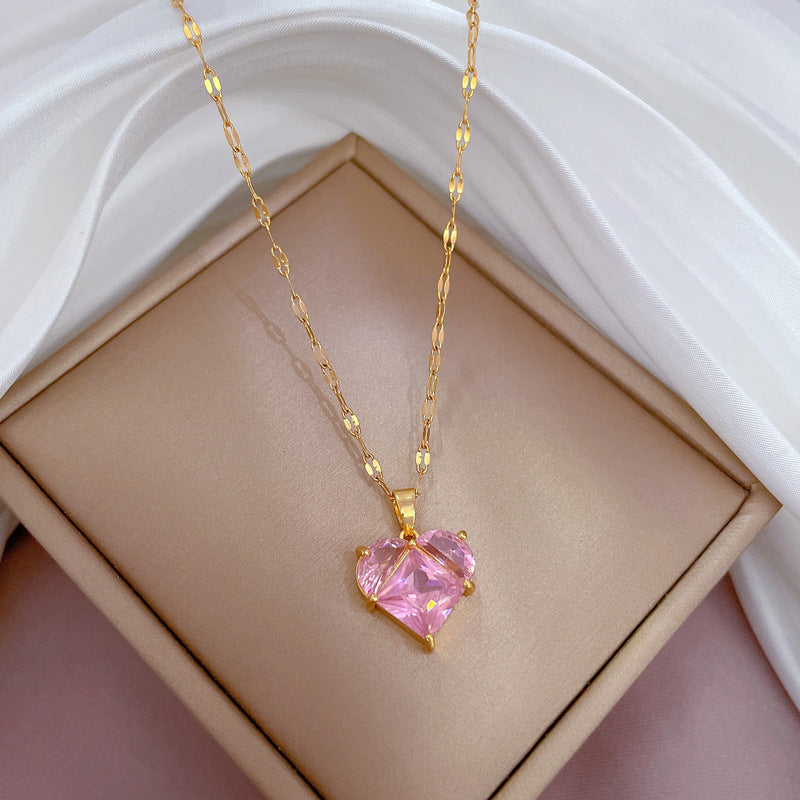 Collana in Acciaio al Titanio con Intarsi in Strass Geometrici a Cuore Dolce Minimalista di Lusso da Donna