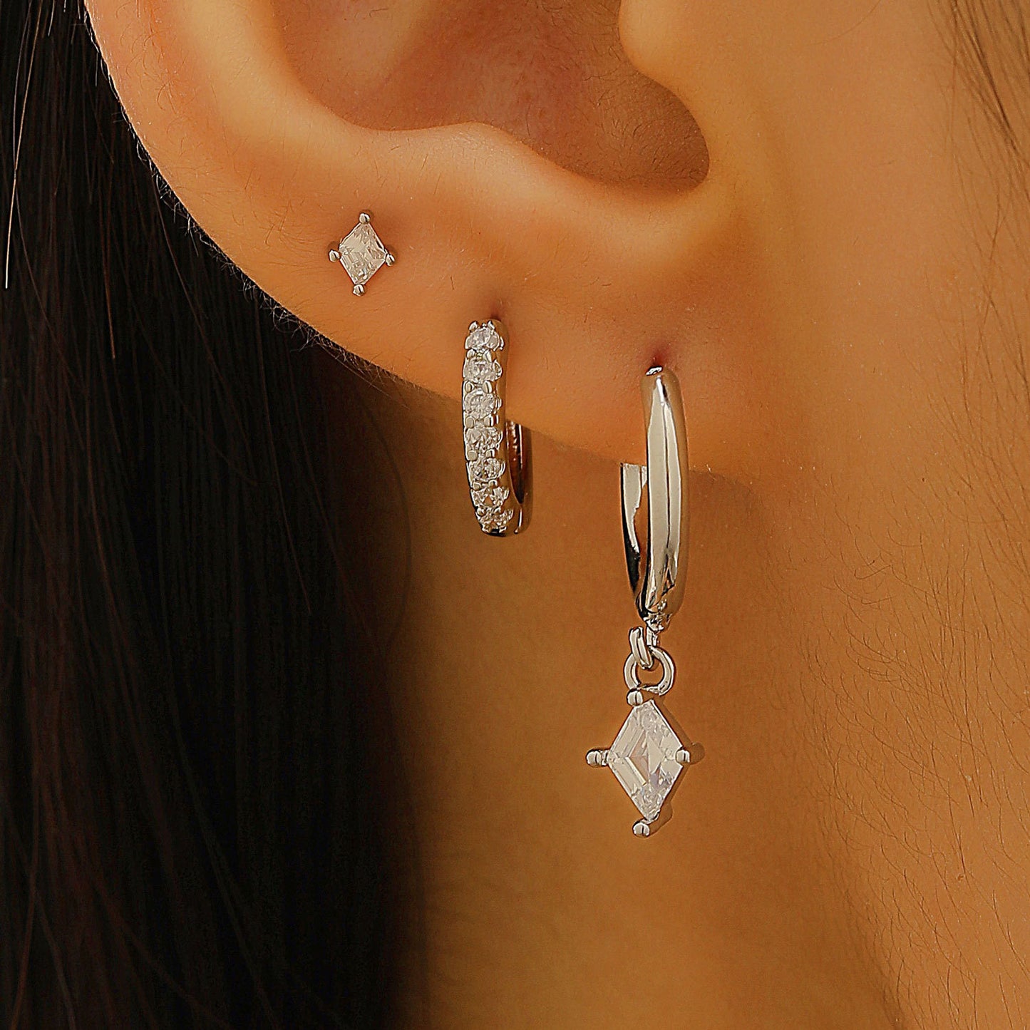 Orecchini Asimmetrici a Stella e Forma Geometrica con Zirconi, Base in Rame Galvanizzato, Perni in Oro 14K, Accessorio Moda Unisex