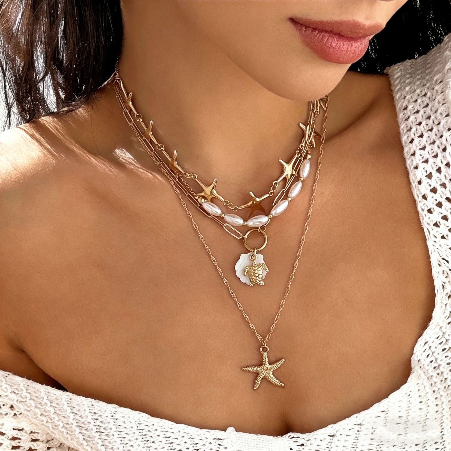 Collana con ciondolo placcato in lega di zinco a forma di animale con elementi in conchiglia da donna