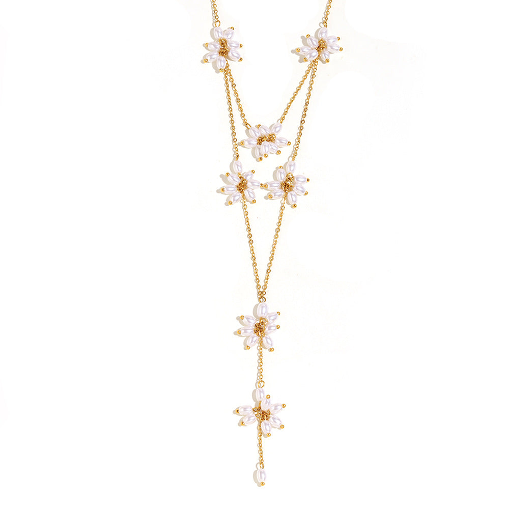 Collana con Pendente Floreale Minimalista in Acciaio Inossidabile con Placcatura in Oro 18K e Dettagli Effetto Perla, Design Stratificato Leggero da Donna