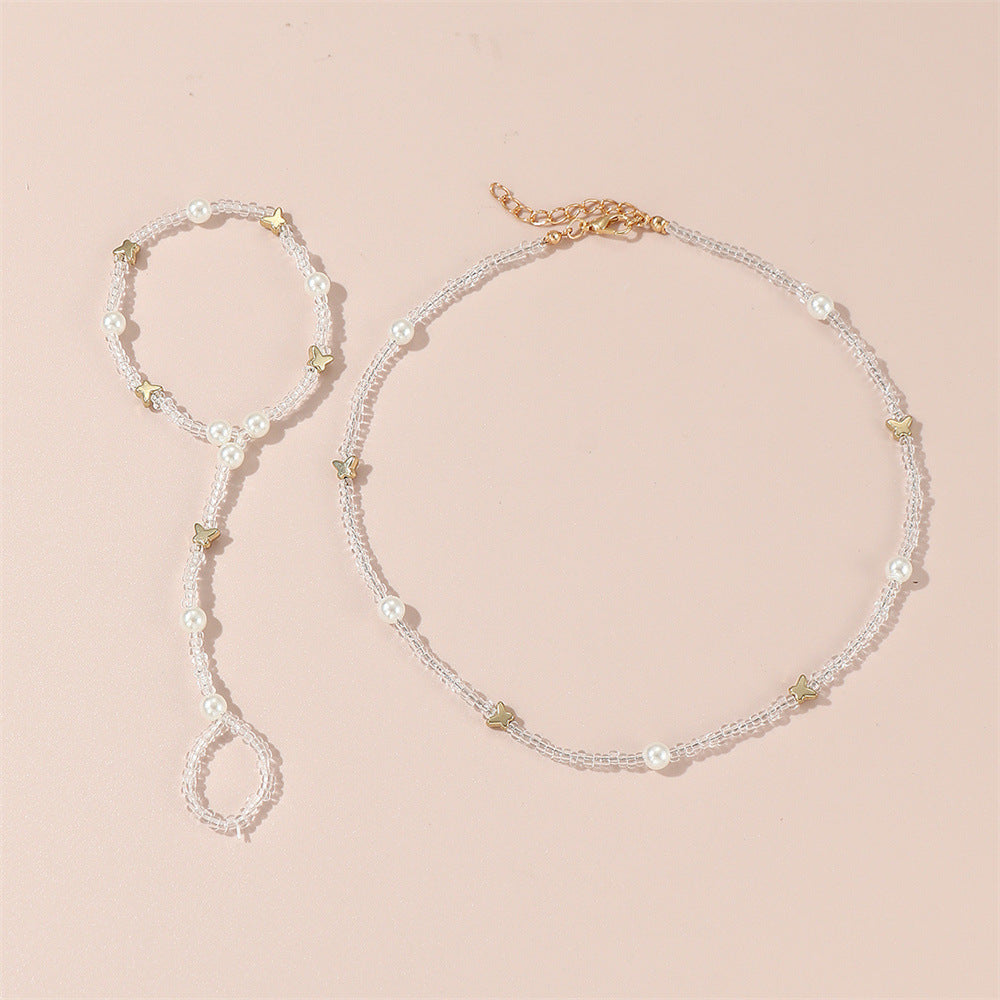 Set di collana floreale a farfalla minimalista con perle e ciondolo in plastica su catena di perline rotonde per ragazze