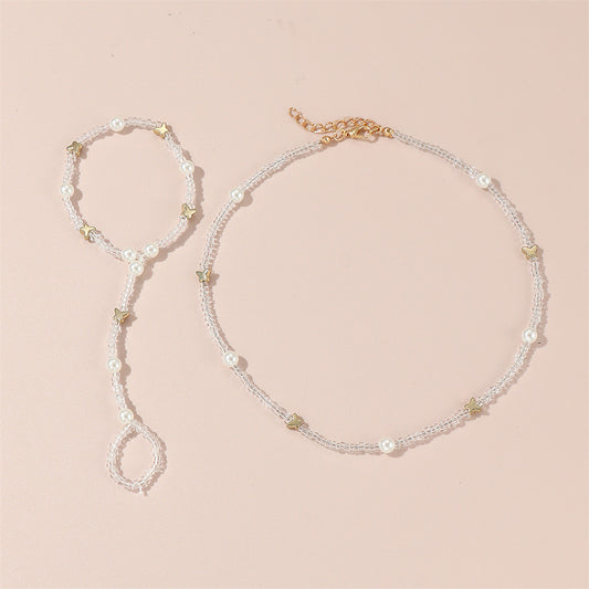 Set di collana floreale a farfalla minimalista con perle e ciondolo in plastica su catena di perline rotonde per ragazze