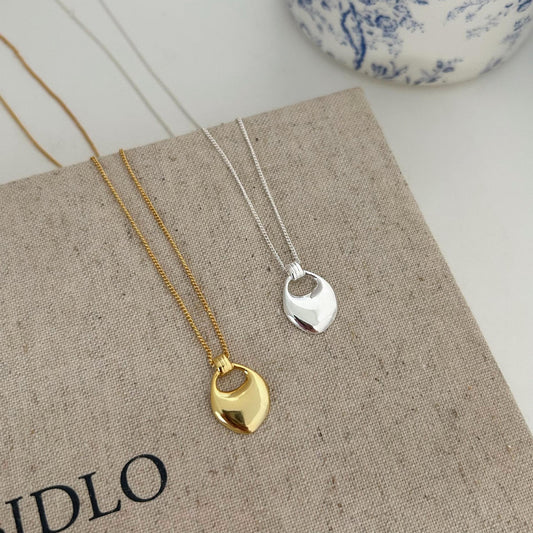 Collar con colgante de conejo geométrico irregular minimalista en plata de ley 925 con baño de oro