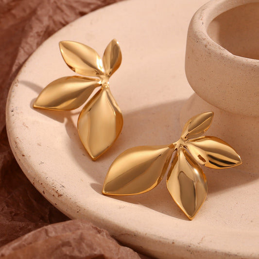 Pendientes minimalistas de acero inoxidable con hojas florales para mujer con baño de oro de 18 quilates y acabado pulido