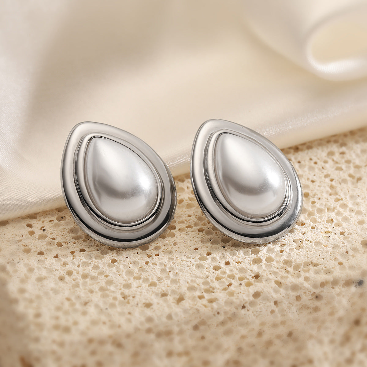 Fashion 18K Gold Plated Geometric Teardrop Pearl Stud Earrings for Women