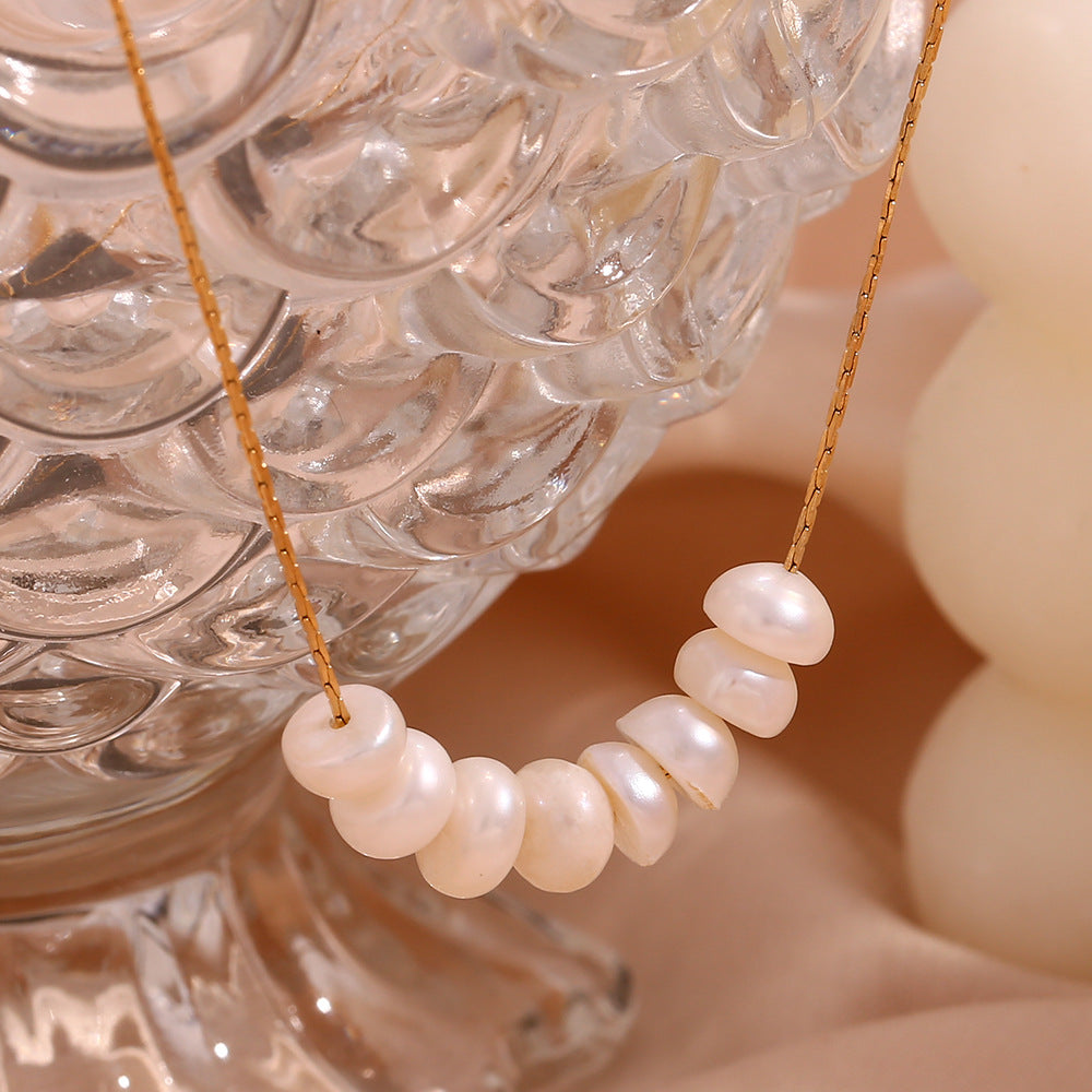 Collana da donna alla moda con ciondolo di perle d'acqua dolce placcato oro 18 carati in acciaio inossidabile geometrico