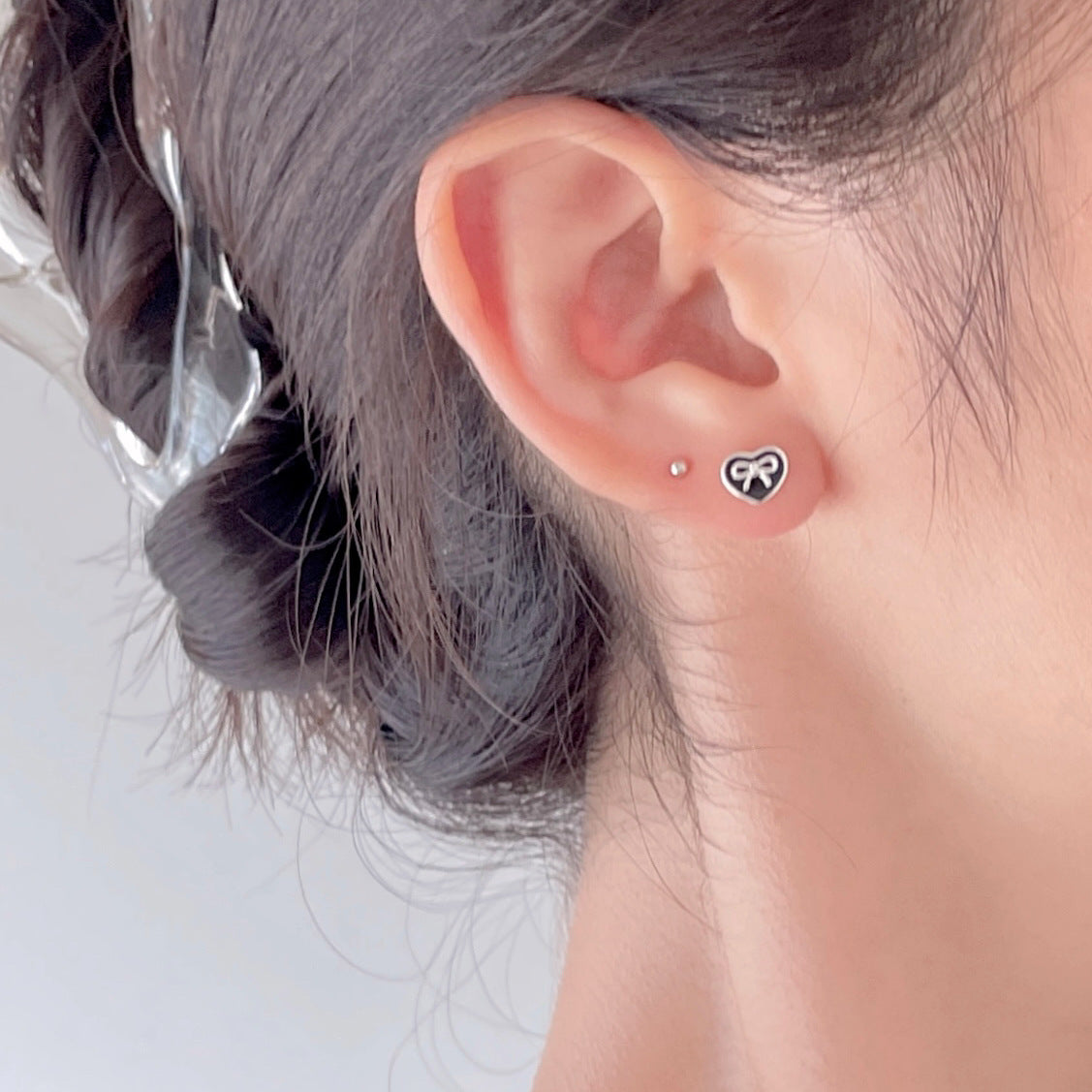 Orecchini in Argento Sterling 925 a Cuore Minimalista con Rivestimento in Resina da Donna