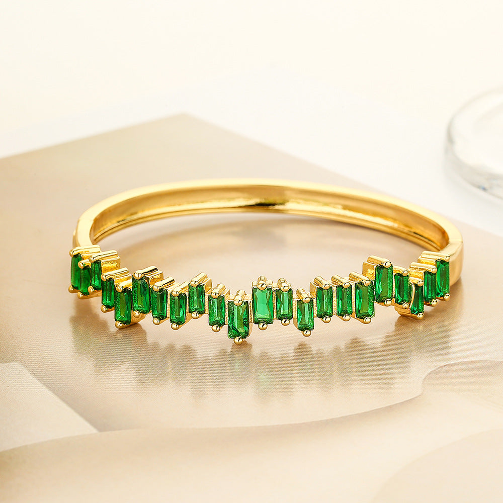 Bracciale Geometrico Minimalista in Rame con Placcatura in Oro e Intarsio in Zirconi da Donna