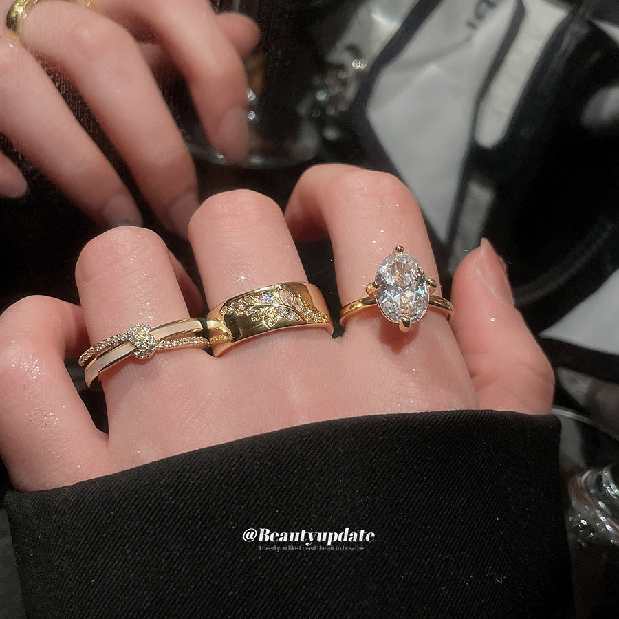 Anillo geométrico chapado en oro estilo lujo con incrustaciones de circonitas para mujer, anillo minimalista de moda para el dedo índice