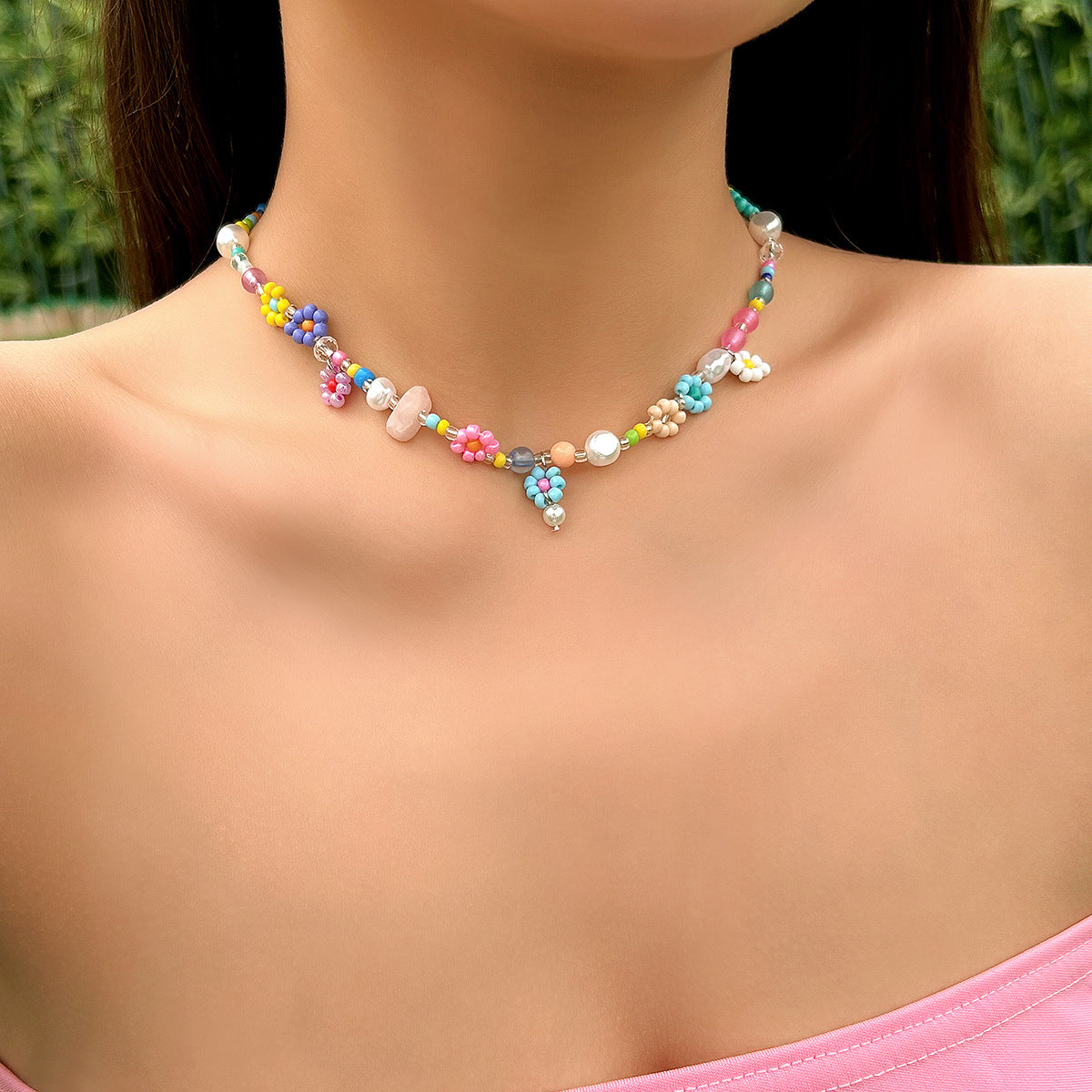 Collana Pendente con Lettera in Finta Perla Rustica Floreale Minimalista da Donna con Motivo Margherita e Catena Perlata