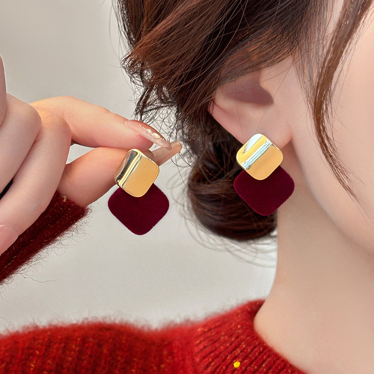 Orecchini a perno quadrati geometrici moderni e minimalisti in lega placcata argento con perni in acciaio inossidabile da donna per l'uso quotidiano in ufficio